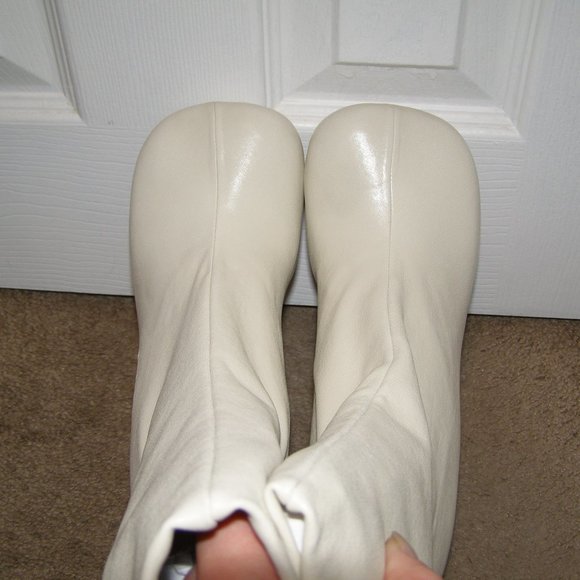 BRAND NEW! size 39/9 Bottega Veneta Ivory Leather Platform Booties - Picture 10 of 15
